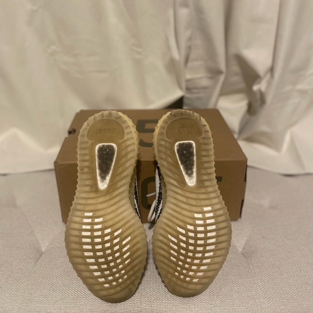 Yeezy Boost 350 - Picture 4 of 5